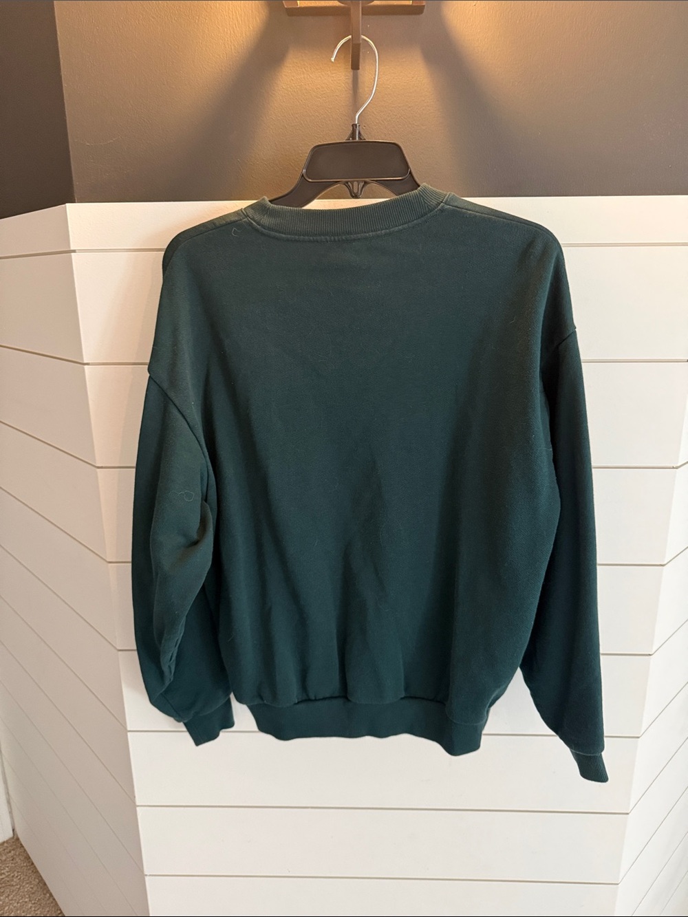 ALO Yoga woman’s  Crewneck Sweatshirt in Forest Green - Picture 3 of 3